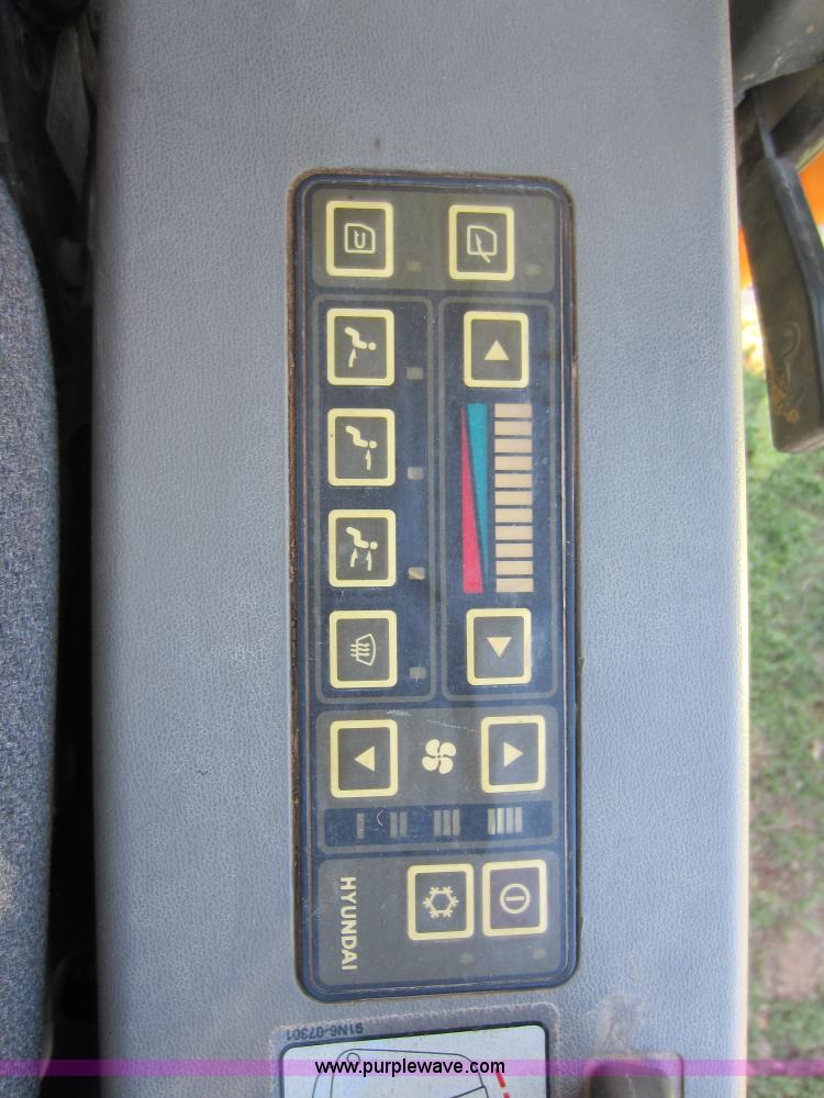 image for item D5661 2004 Hyundai 140LC-7 excavator