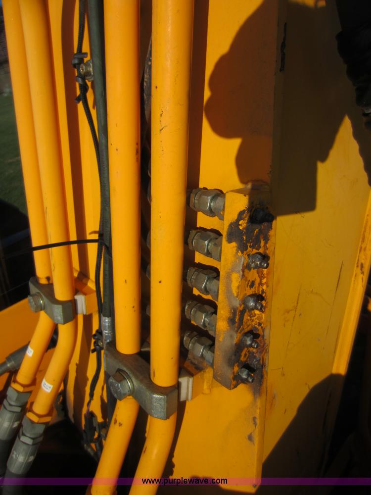 image for item D5661 2004 Hyundai 140LC-7 excavator