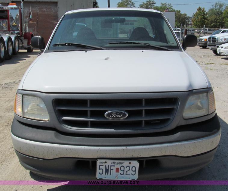 image for item E2134 2000 Ford F150 pickup truck
