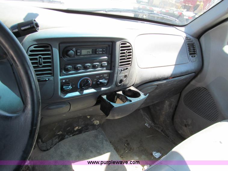 image for item E2134 2000 Ford F150 pickup truck