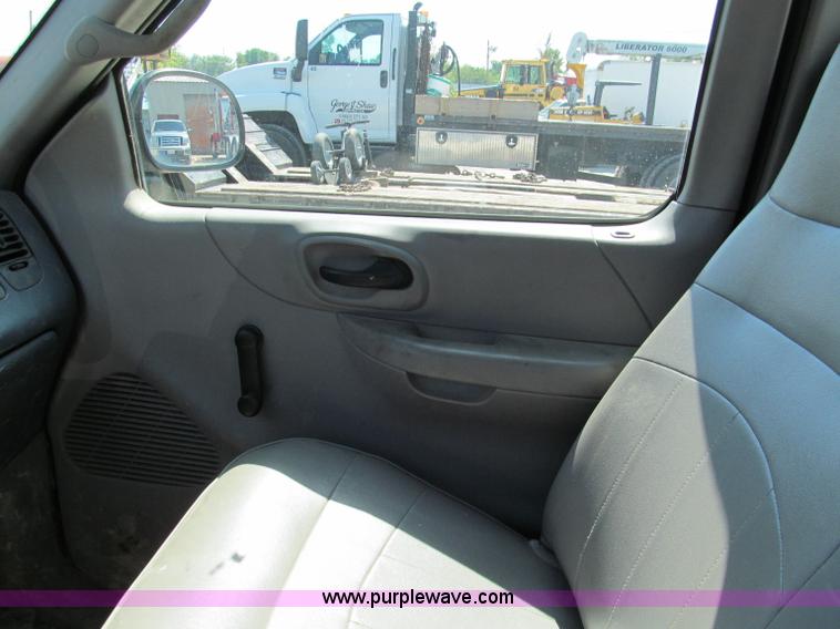 image for item E2134 2000 Ford F150 pickup truck