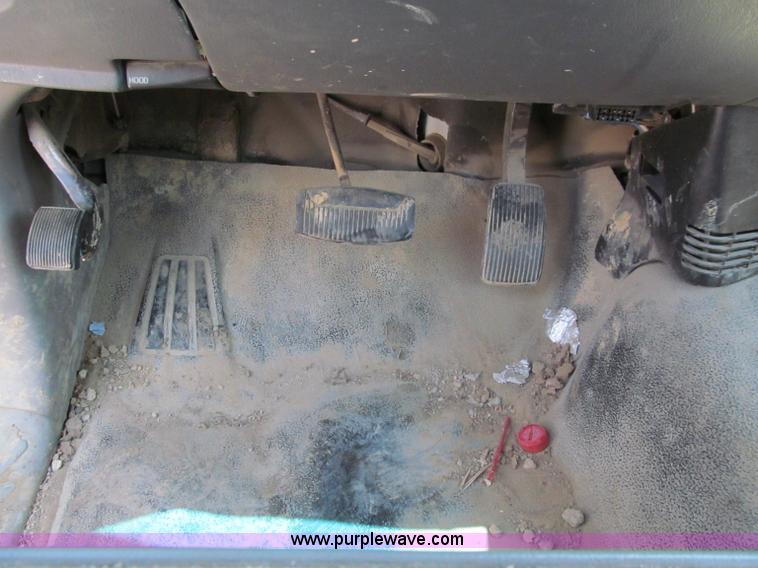 image for item E2134 2000 Ford F150 pickup truck