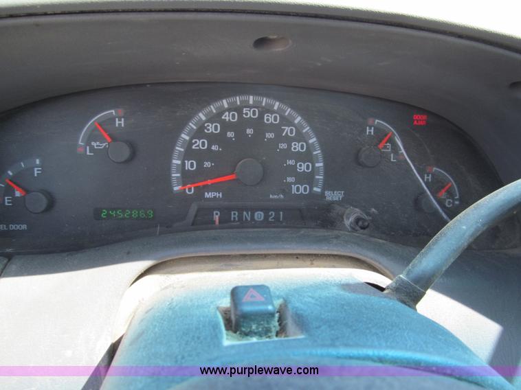 image for item E2134 2000 Ford F150 pickup truck