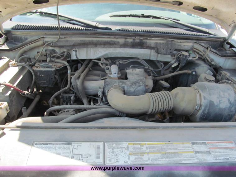 image for item E2134 2000 Ford F150 pickup truck