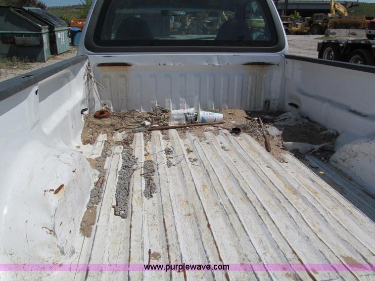 image for item E2134 2000 Ford F150 pickup truck