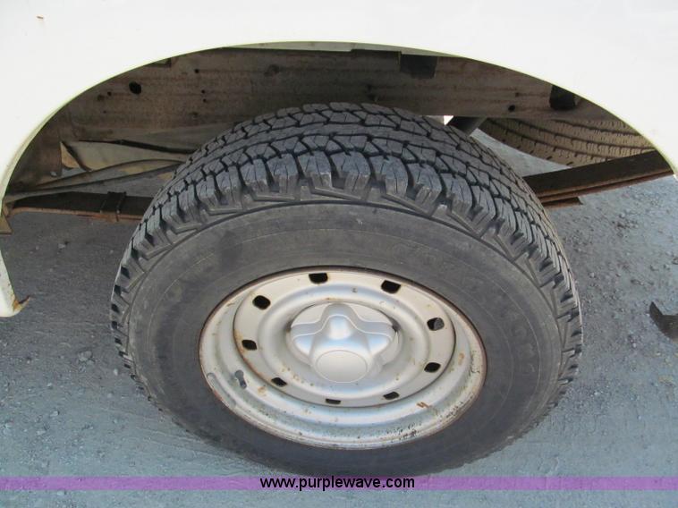 image for item E2134 2000 Ford F150 pickup truck