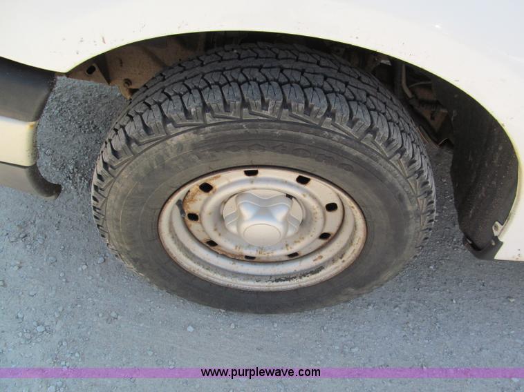 image for item E2134 2000 Ford F150 pickup truck