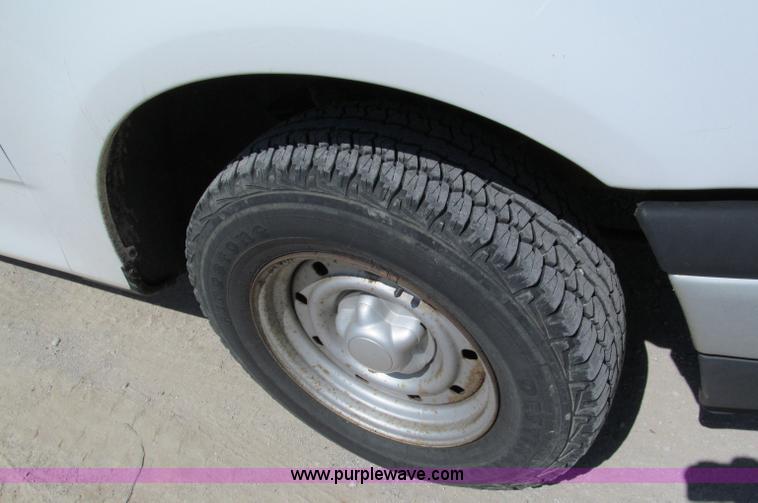 image for item E2134 2000 Ford F150 pickup truck