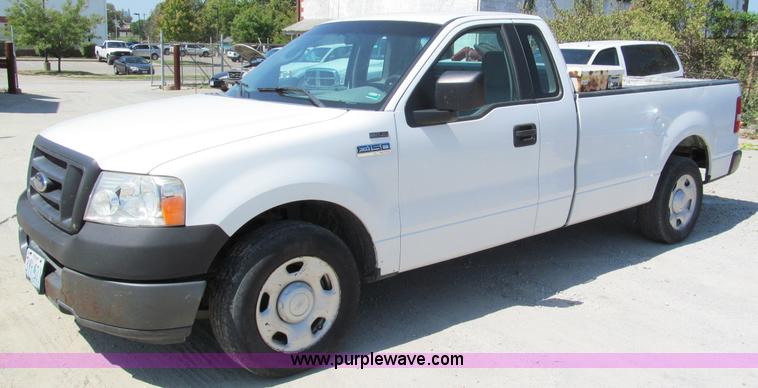 image for item E2135 2005 Ford F150 XL pickup truck
