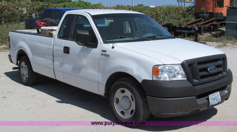 image for item E2135 2005 Ford F150 XL pickup truck