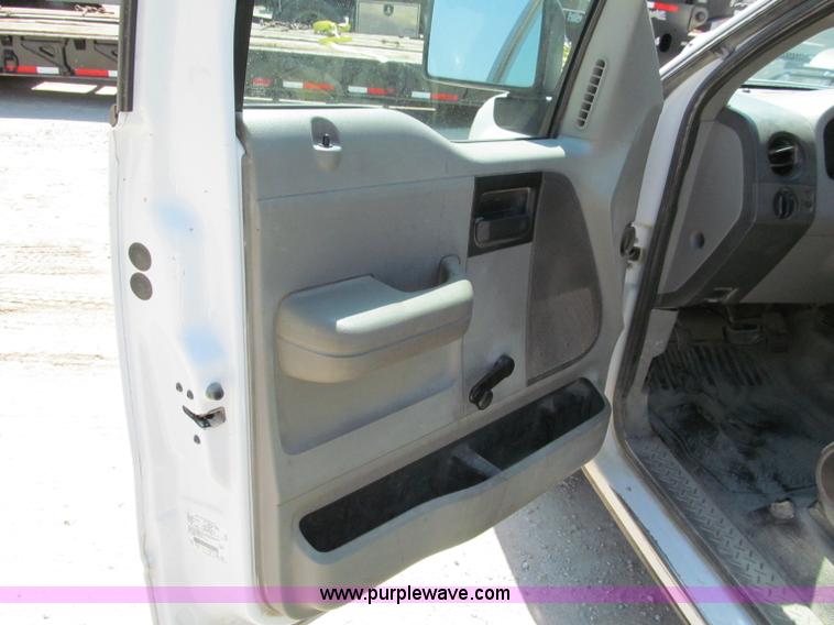 image for item E2135 2005 Ford F150 XL pickup truck