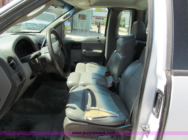 image for item E2135 2005 Ford F150 XL pickup truck