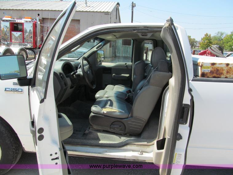 image for item E2135 2005 Ford F150 XL pickup truck