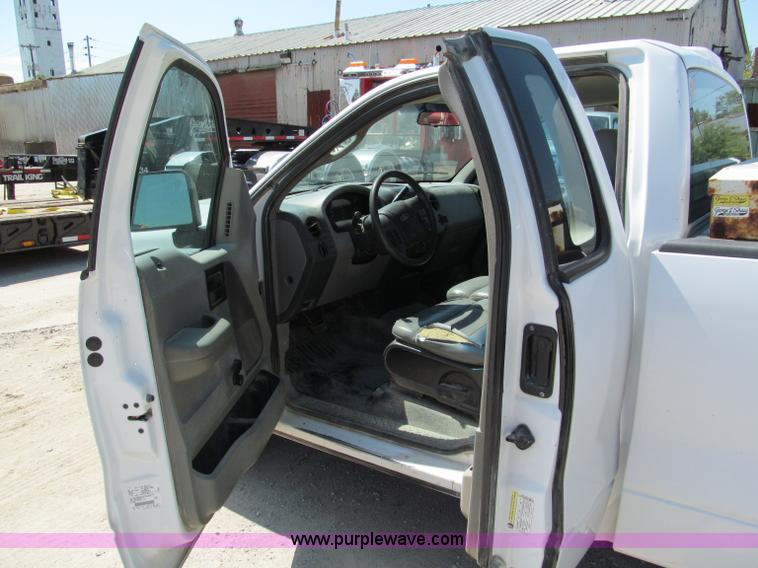 image for item E2135 2005 Ford F150 XL pickup truck