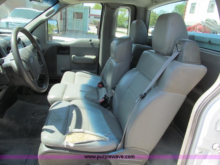 image for item E2135 2005 Ford F150 XL pickup truck