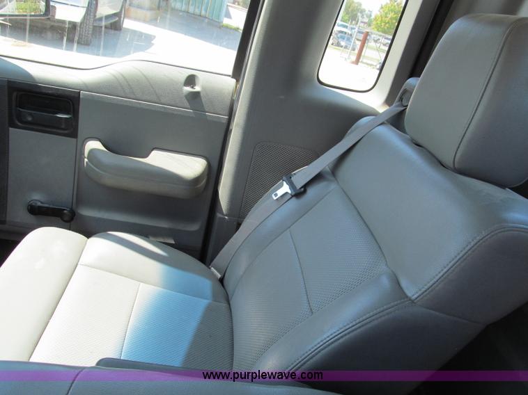 image for item E2135 2005 Ford F150 XL pickup truck