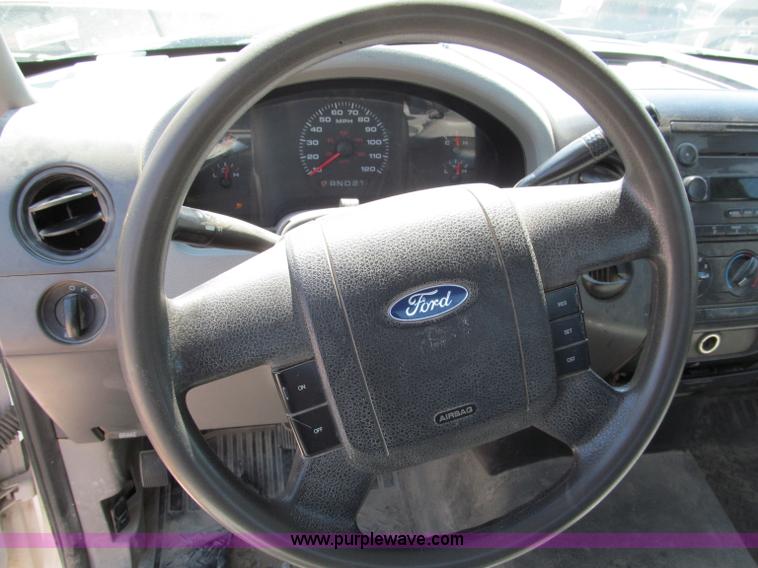 image for item E2135 2005 Ford F150 XL pickup truck