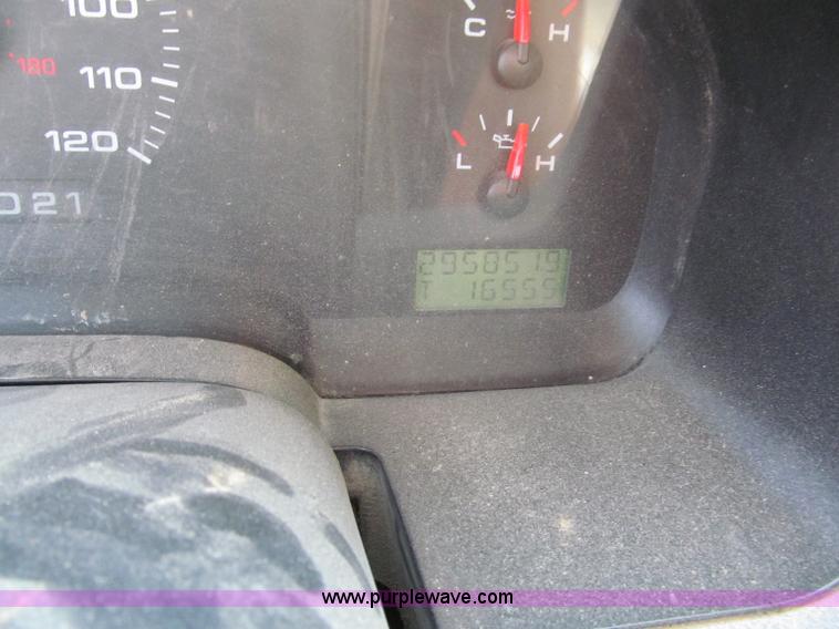 image for item E2135 2005 Ford F150 XL pickup truck