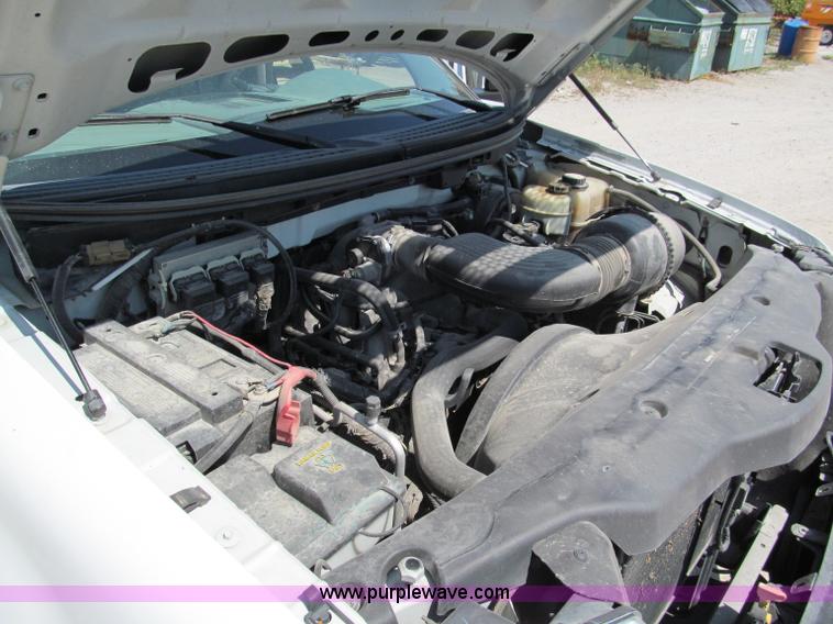 image for item E2135 2005 Ford F150 XL pickup truck