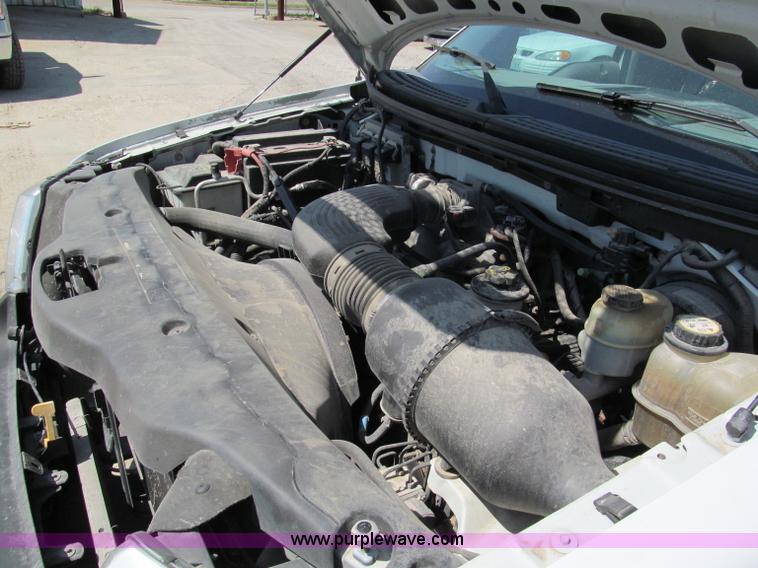 image for item E2135 2005 Ford F150 XL pickup truck