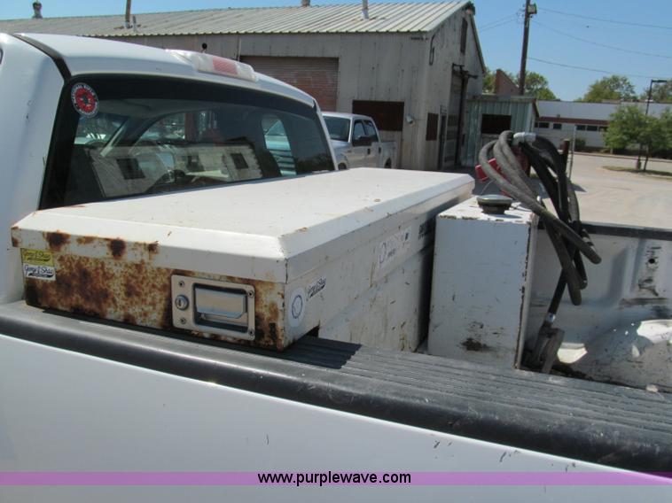 image for item E2135 2005 Ford F150 XL pickup truck