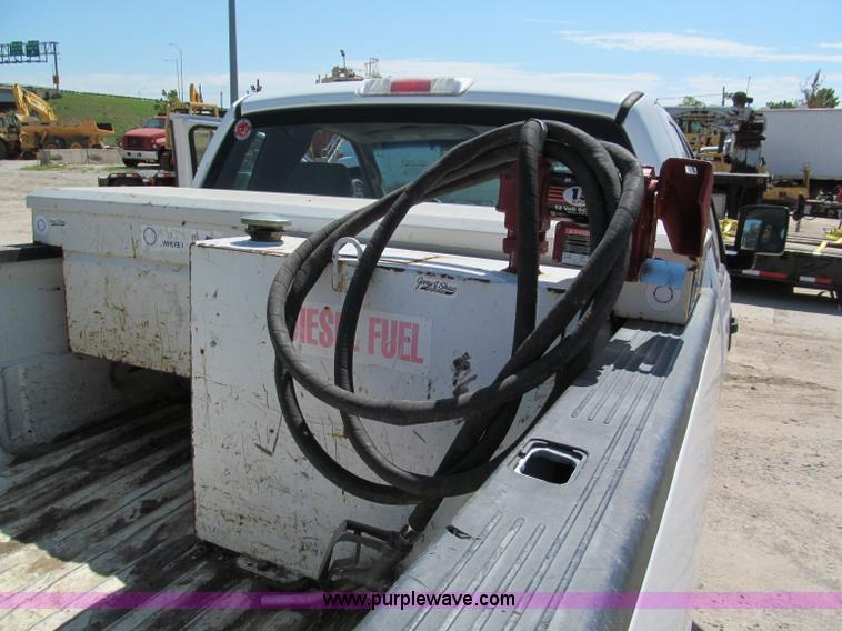 image for item E2135 2005 Ford F150 XL pickup truck