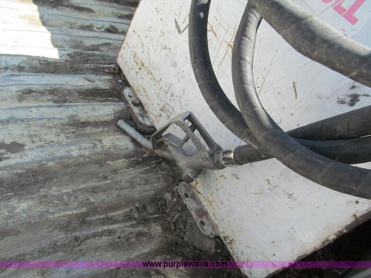 image for item E2135 2005 Ford F150 XL pickup truck