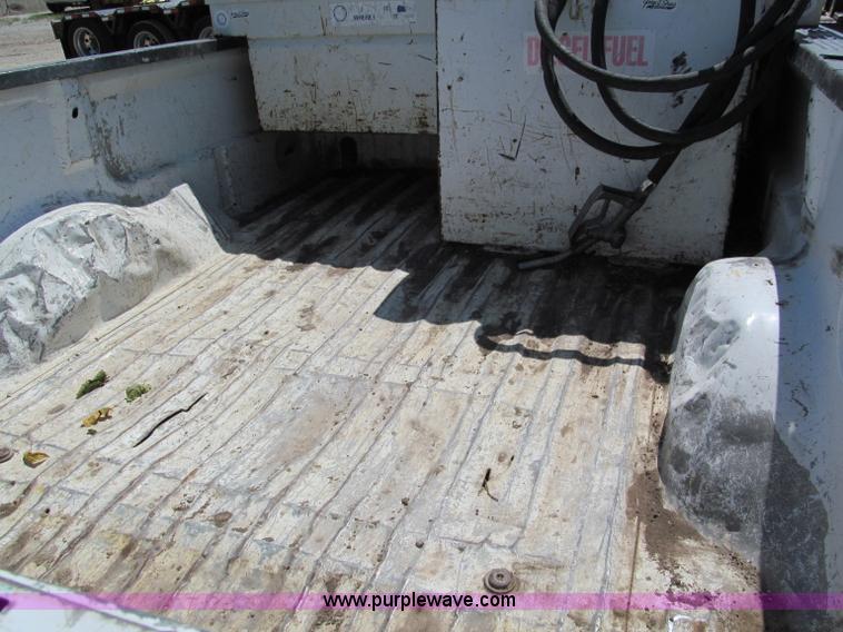 image for item E2135 2005 Ford F150 XL pickup truck