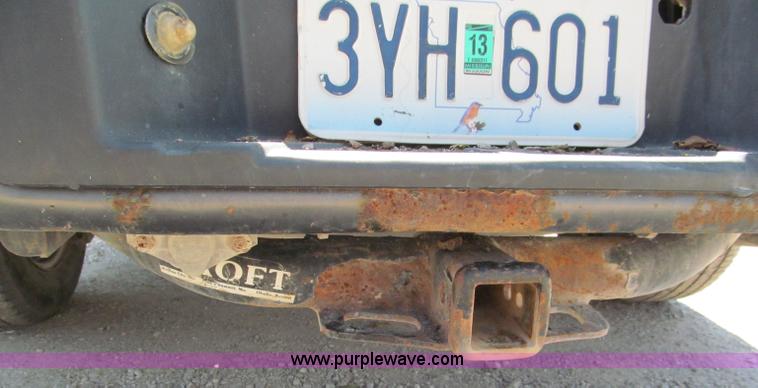 image for item E2135 2005 Ford F150 XL pickup truck