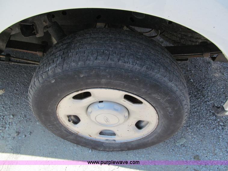 image for item E2135 2005 Ford F150 XL pickup truck