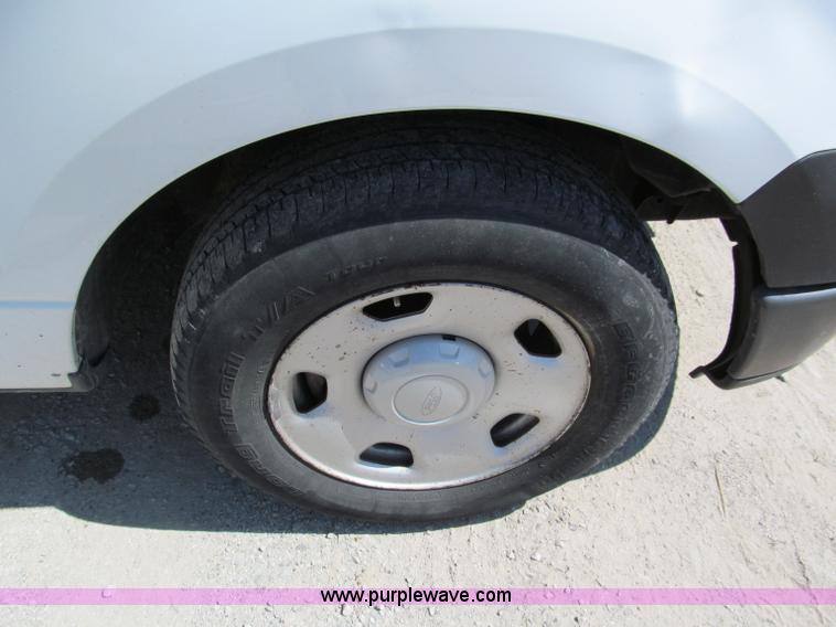 image for item E2135 2005 Ford F150 XL pickup truck