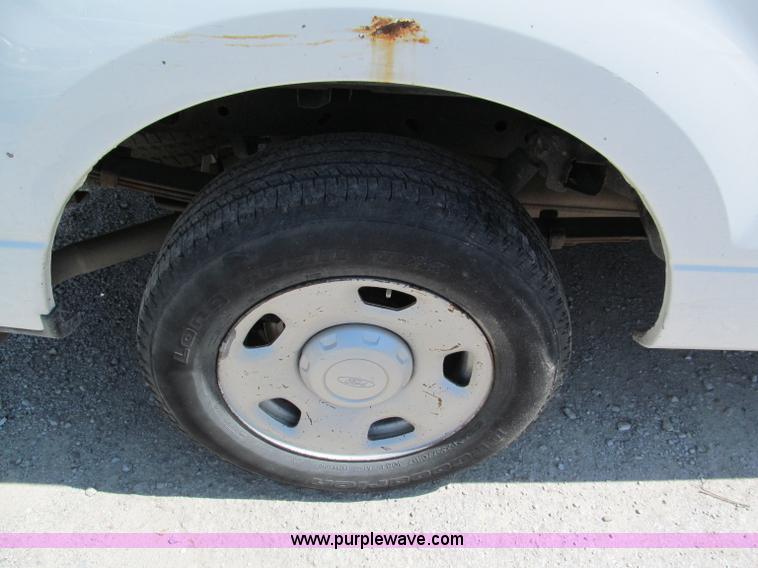 image for item E2135 2005 Ford F150 XL pickup truck