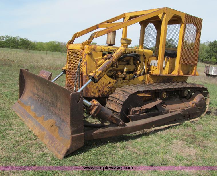 image for item E2191 1964 Caterpillar D6B dozer