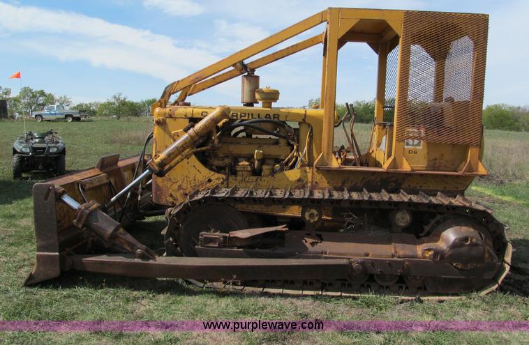 image for item E2191 1964 Caterpillar D6B dozer