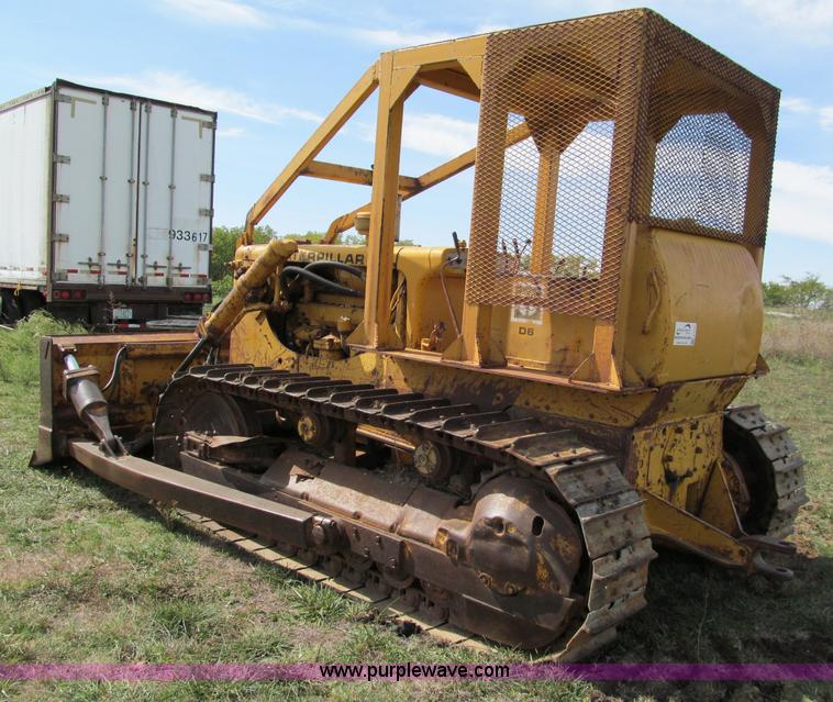 image for item E2191 1964 Caterpillar D6B dozer