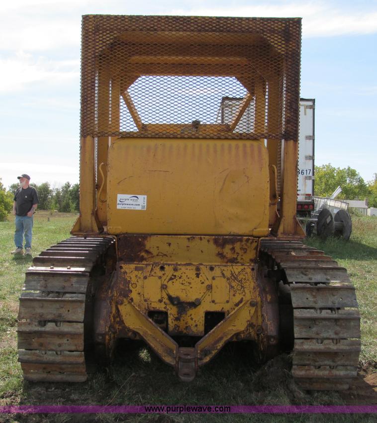 image for item E2191 1964 Caterpillar D6B dozer