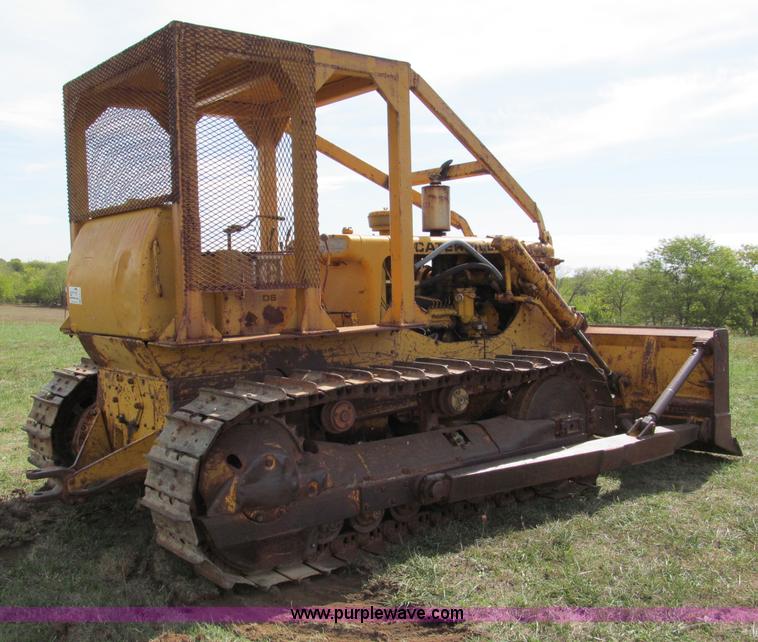 image for item E2191 1964 Caterpillar D6B dozer