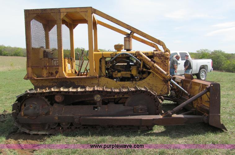 image for item E2191 1964 Caterpillar D6B dozer