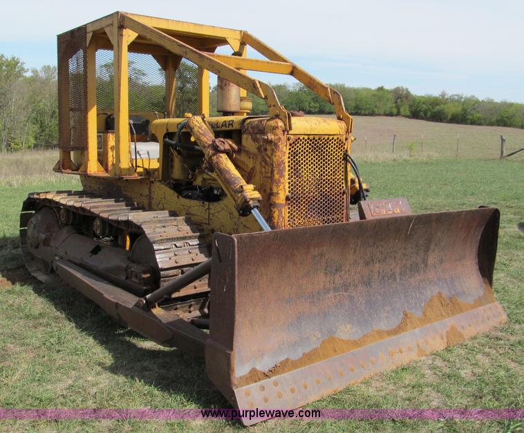image for item E2191 1964 Caterpillar D6B dozer