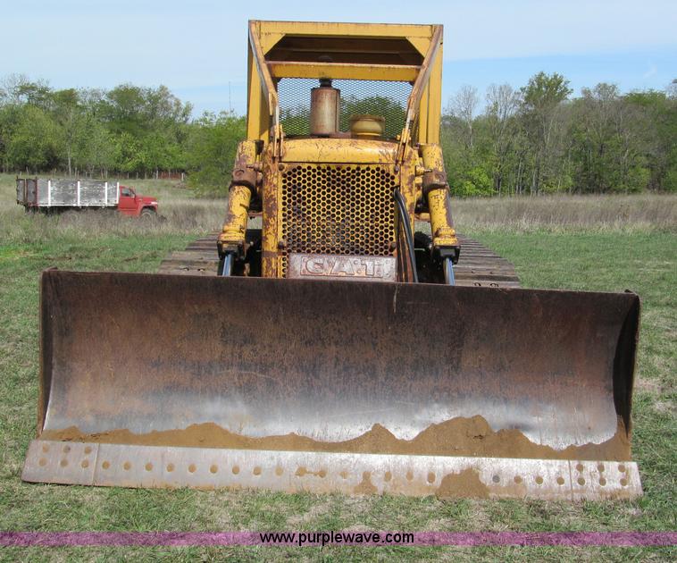 image for item E2191 1964 Caterpillar D6B dozer