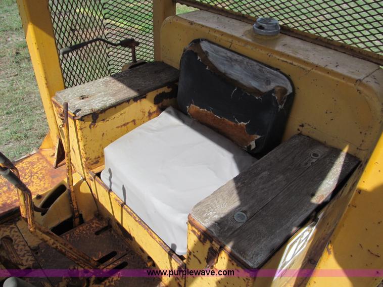 image for item E2191 1964 Caterpillar D6B dozer