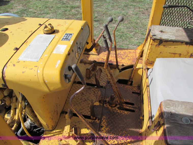 image for item E2191 1964 Caterpillar D6B dozer