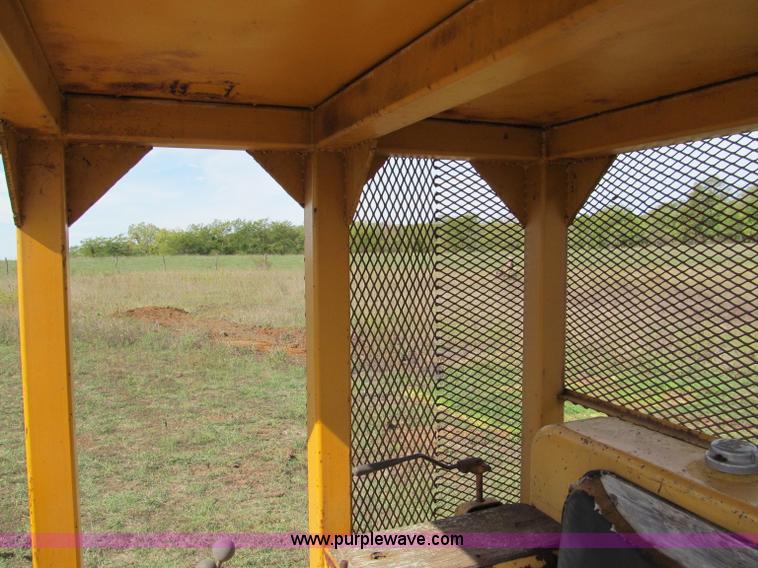 image for item E2191 1964 Caterpillar D6B dozer