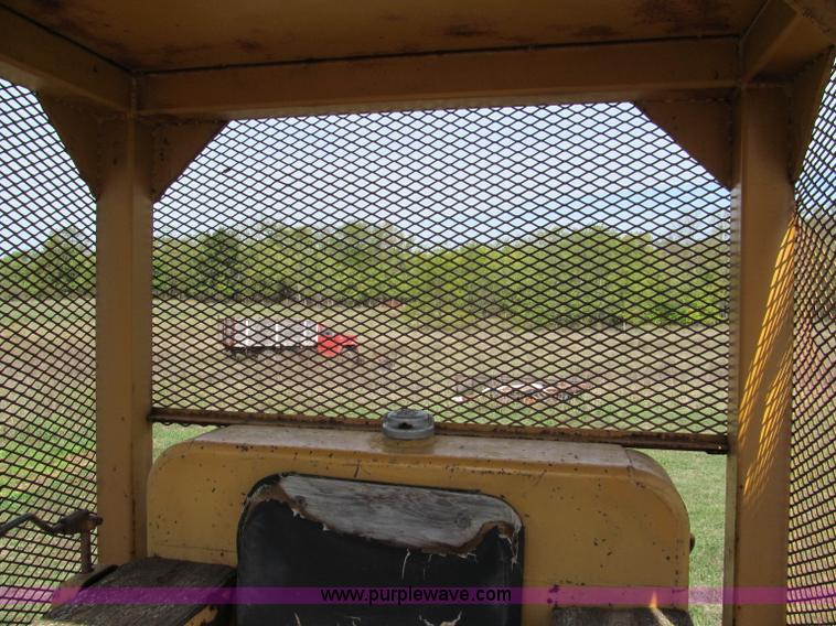 image for item E2191 1964 Caterpillar D6B dozer