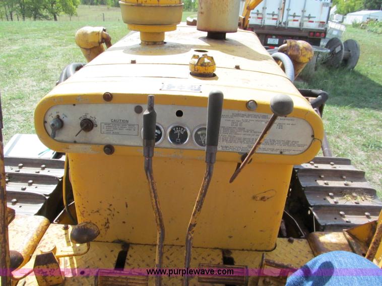 image for item E2191 1964 Caterpillar D6B dozer