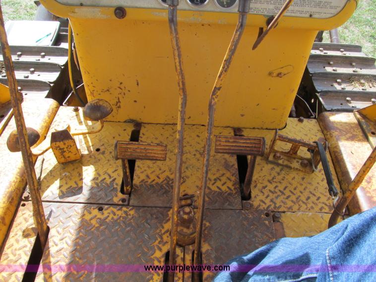 image for item E2191 1964 Caterpillar D6B dozer