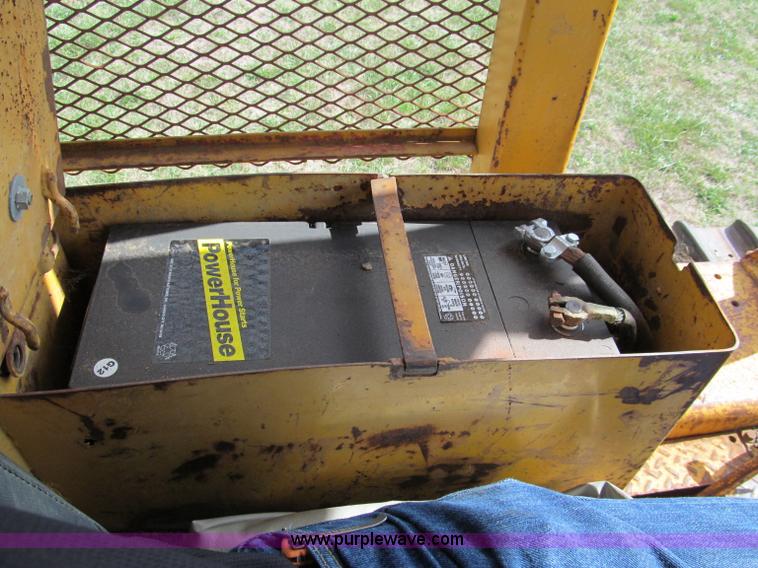 image for item E2191 1964 Caterpillar D6B dozer