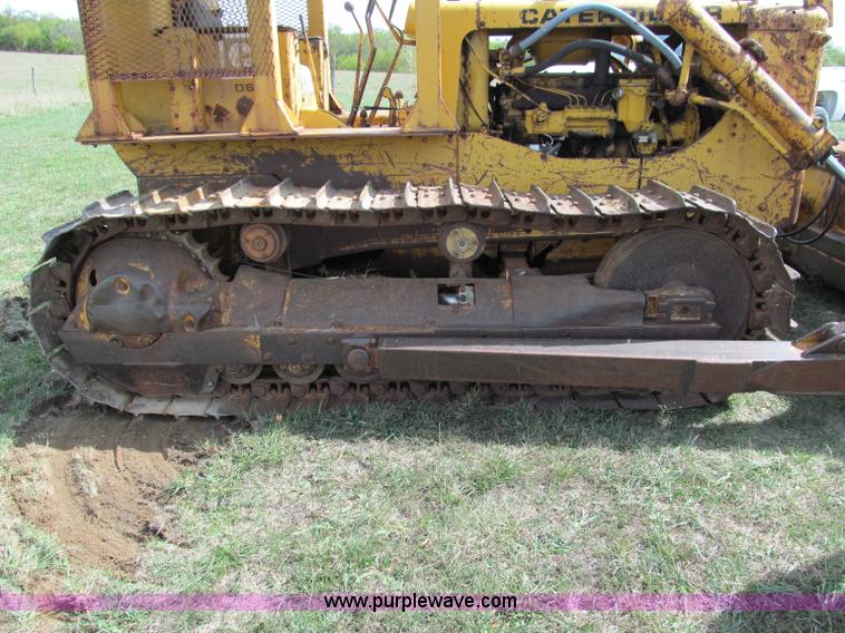 image for item E2191 1964 Caterpillar D6B dozer