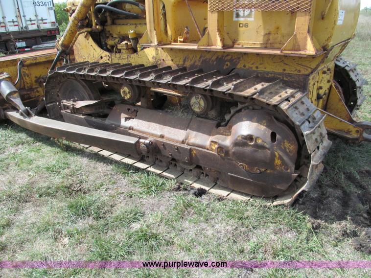 image for item E2191 1964 Caterpillar D6B dozer