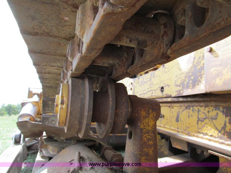 image for item E2191 1964 Caterpillar D6B dozer